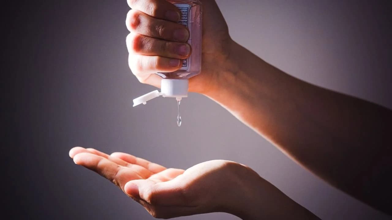 Le gel hydroalcoolique est-il un bon dissolvant de pâte thermique ?