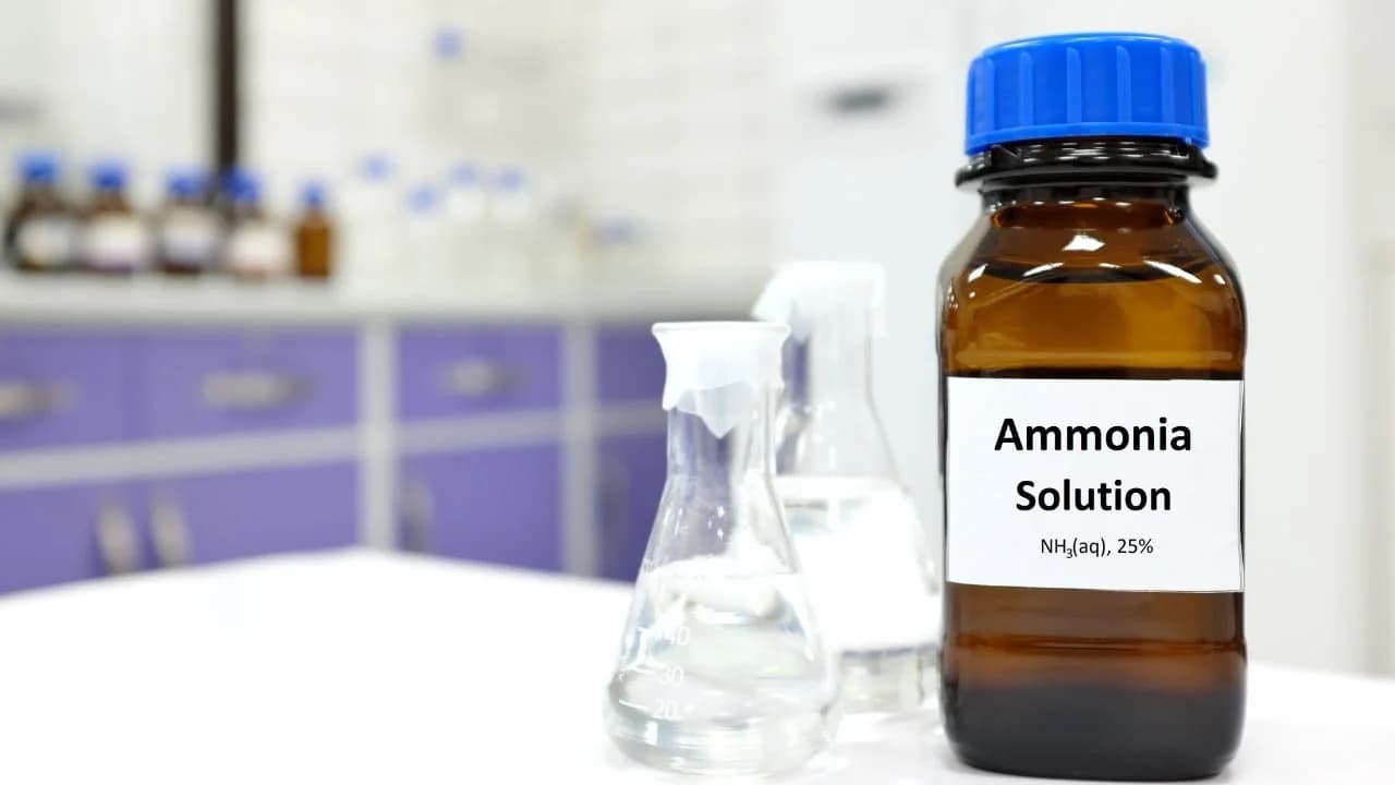 Puis-je retirer la pâte thermique avec de l'ammoniaque ?